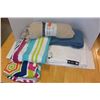Image 1 : TRAY OF NEW TOWELS AND FLEECE THROW