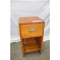 SMALL SINGLE DRAWER NIGHTSTAND