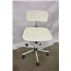 Image 1 : ROLLING WHITE OFFICE CHAIR