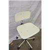 Image 2 : ROLLING WHITE OFFICE CHAIR