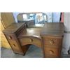 Image 2 : VINTAGE VANITY DRESSER WITH MIRROR