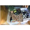 Image 1 : TOTE OF SUSHI CANDLES AND DECORATIVE ITEMS