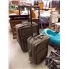 Image 1 : SUIT CASES WITH HANDLES WITH WHEELS - 2 TTL