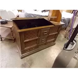 RETRO CABINET - RECORD PLAYER / RADIO WITH 8 TRACK