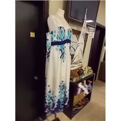 WOMAN'S FORMAL DRESS & MANNEQUEN ON STAND