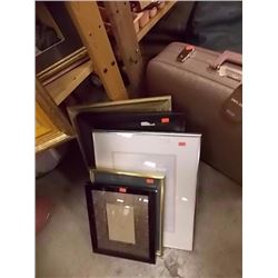 LOT OF PICTURE FRAMES