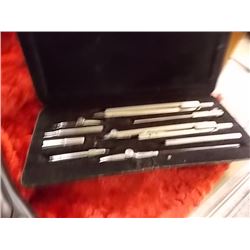 VINTAGE GEOMETRY SET