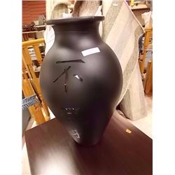DESIGNOR VASE