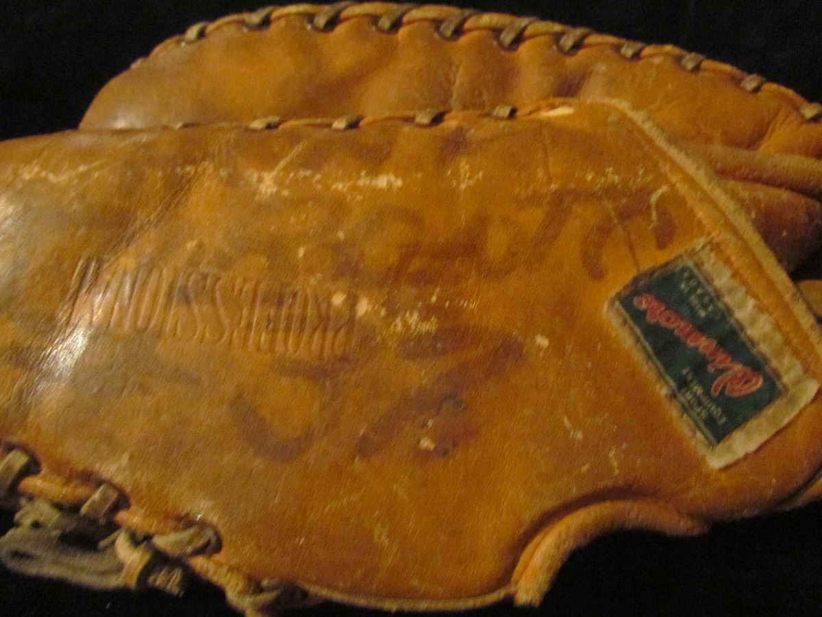 Trappers Ball Glove (Winmore) – Signed - Toronto #37 - Schmalz Auctions