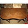 Image 2 : Kidney Shaped Parlor Table 36 x 18 x 30