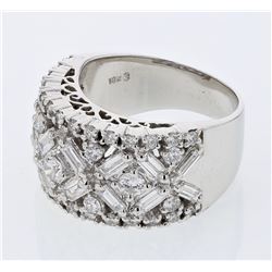 Baguette & Round Prong-set Diamond Ring in 18K White Gold - REF-335F9M
