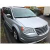 Image 2 : 2008 CHRYSLER TOWN AND COUNTRY, 4 DR PASS VAN, GREY, VIN # 2A8HR54P58R106452