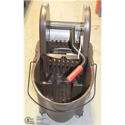 RUBBERMAID BROWN MOP BUCKET WITH WAVE BRAKE