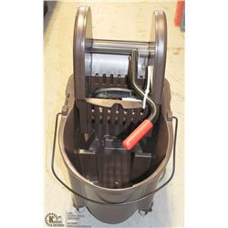 RUBBERMAID BROWN MOP BUCKET WITH WAVE BRAKE