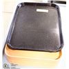 Image 1 : 13 FOOD TRAYS
