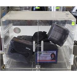 BAKERY DISPLAY CASE WITH NAPKIN DISPENSERS