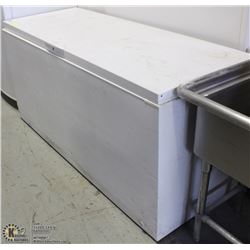 FRIGIDAIRE GALLERY TOP OPEN DEEP FREEZE