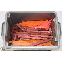 TOTE OF LINCOLN LOGS