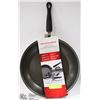 Image 1 : KITCHEN AID 12.5" ALUMINUM NON-STICK FRY PAN