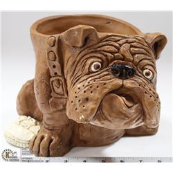 BULLDOG PLANTER