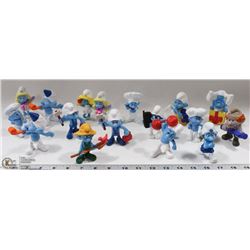 FLAT OF 17 PEYO  SMURFS