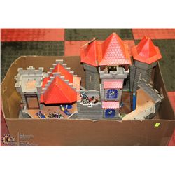 PLAYMOBIL CASTLE PLAYSET WITH MEN AND ACCESSORIES