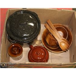 BOX W/ENAMELED PAST COOKER POT, 8-PC