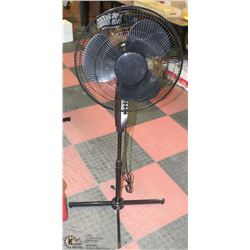 BLACK FLOOR FAN