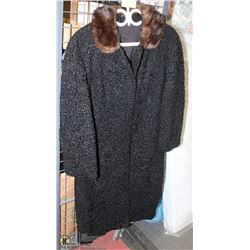 VINTAGE 1940'S LADIES WOOL PATTERN COAT