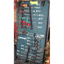 SIGNET SCREWDRIVER SET IN HANGING CARRY