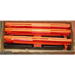 FLAT W/3 LARGE TRIANGLE ROAD FLARES