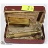 Image 1 : VINTAGE RAZOR WITH BLADE HOLDER IN CASE