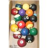 Image 1 : BOX W ASSORTED STANDARD SIZE POOL BALLS