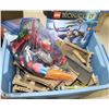 Image 1 : TOTE WITH ASSORTED LEGO INCL BRIDGE AND MORE