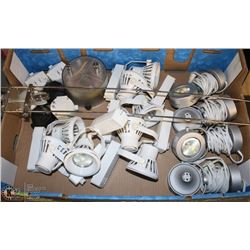 FLAT WITH MANY LIGHTS AND ACCESSORIES