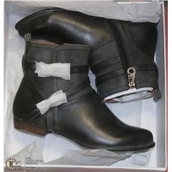 NEW  ALEXIS HARRISON SHORT  BOOTS SIZE 6