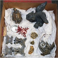 LARGE BOX W/.75-L & 1.5-QT CHARACIN FOOD