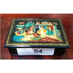SIGNED HAND PAINTED RUSSIAN LAQUER BOX