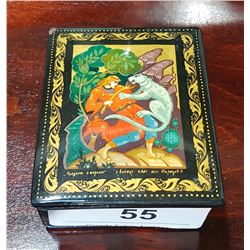 SIGNED HAND PAINTED RUSSIAN LAQUER BOX