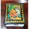 Image 1 : SIGNED HAND PAINTED RUSSIAN LAQUER BOX