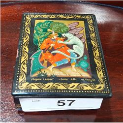SIGNED HAND PAINTED RUSSIAN LAQUER BOX