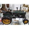 Image 1 : TIN JOHN DEERE TRACTOR