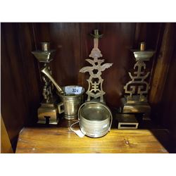 SHELF OF BRASS COLLECTABLES