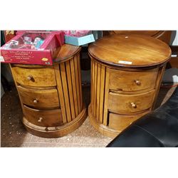 PAIR OF ROUND WOOD COUNTRY STYLE END TABLES