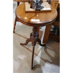 WALNUT OCCASIONAL TABLE