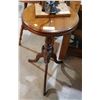 Image 1 : WALNUT OCCASIONAL TABLE