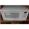 Image 1 : WHITE GE MICROWAVE