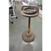 Image 2 : ASHTRAY STAND