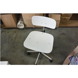 ROLLING WHITE OFFICE CHAIR