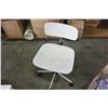Image 1 : ROLLING WHITE OFFICE CHAIR